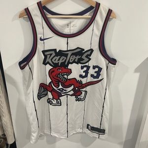 - Toronto raptors jersey